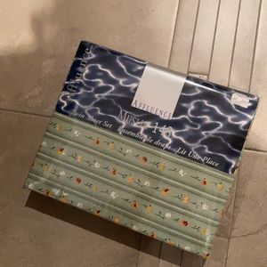 Twin sheet set